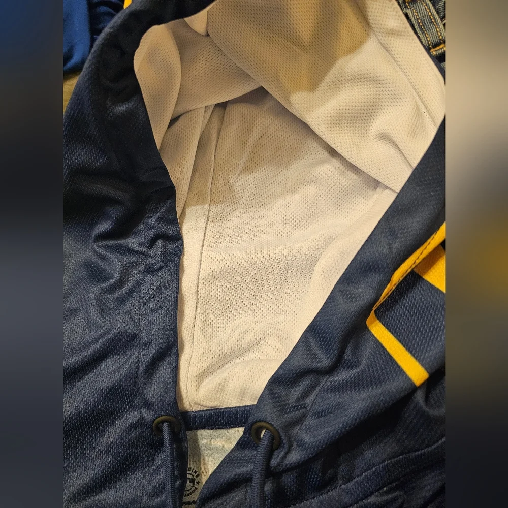 NWT Milwaukee Brewers Hoodie with Henley Buttons. Size:XL. - Picture 4 of 7